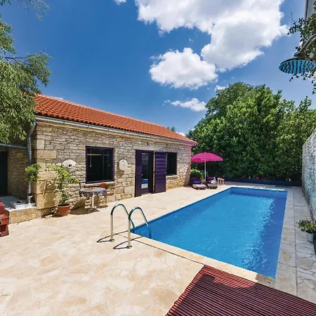 Two-bedroom In Hébergement de vacances
