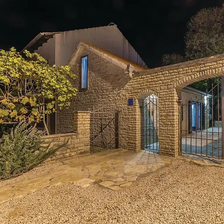 Two-bedroom In Pridraga