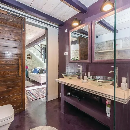 Two-bedroom In Pridraga